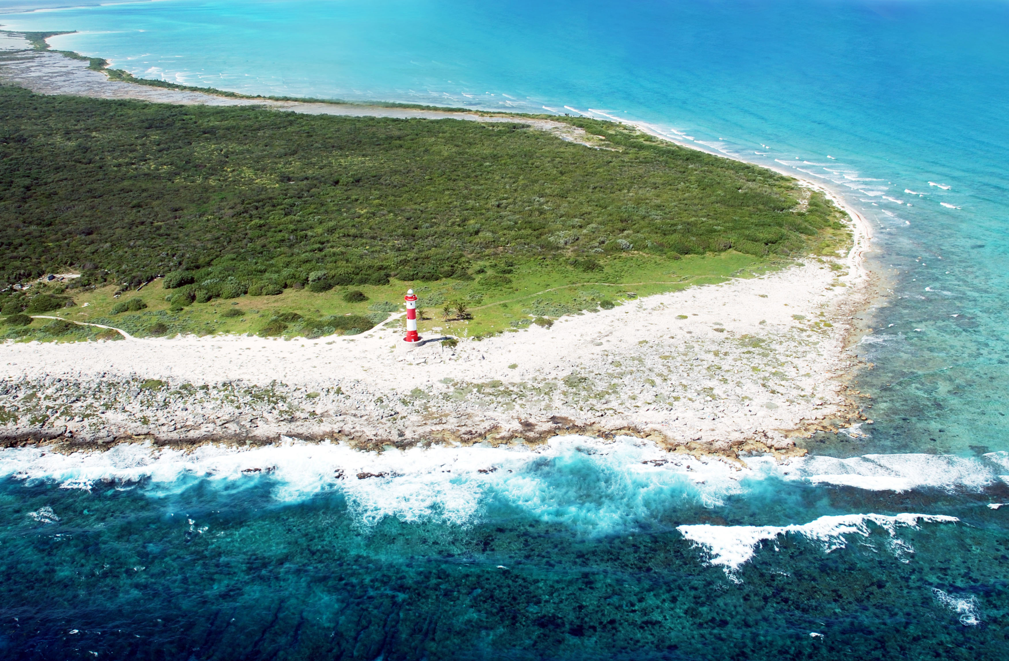 La porción norte y la franja costera oriental, terrestres y marinas de la Isla de Cozumel